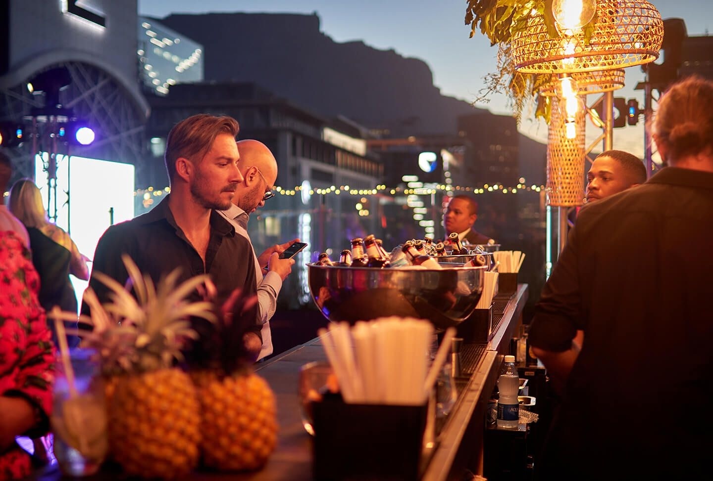 Enjoy beverages or your choice of cocktail (alcoholic or non-alcoholic) by our team of mixologists as they enjoy views of Cape Town’s vibrant skyline and picturesque Table Mountain when selecting one of the Summer Nights promotion packages.